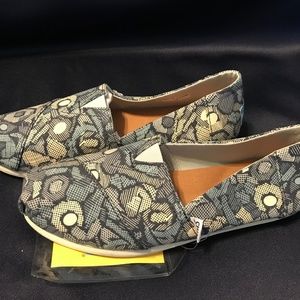 NWOB TOMS Women's Size 6 Blue, Black and Gray